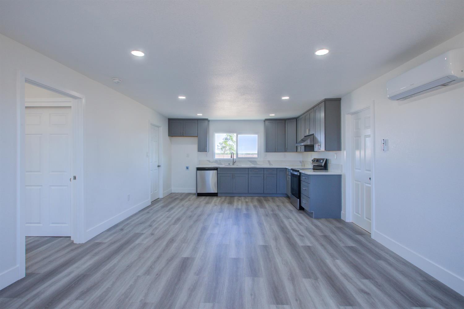 Detail Gallery Image 6 of 21 For 12337 W Main St, Turlock,  CA 95380 - 1 Beds | 2 Baths