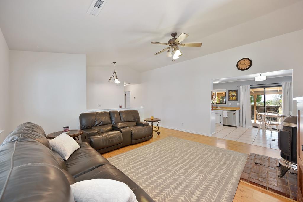 Detail Gallery Image 6 of 44 For 2120 Lovejoy Ln, Cool,  CA 95614 - 3 Beds | 2 Baths