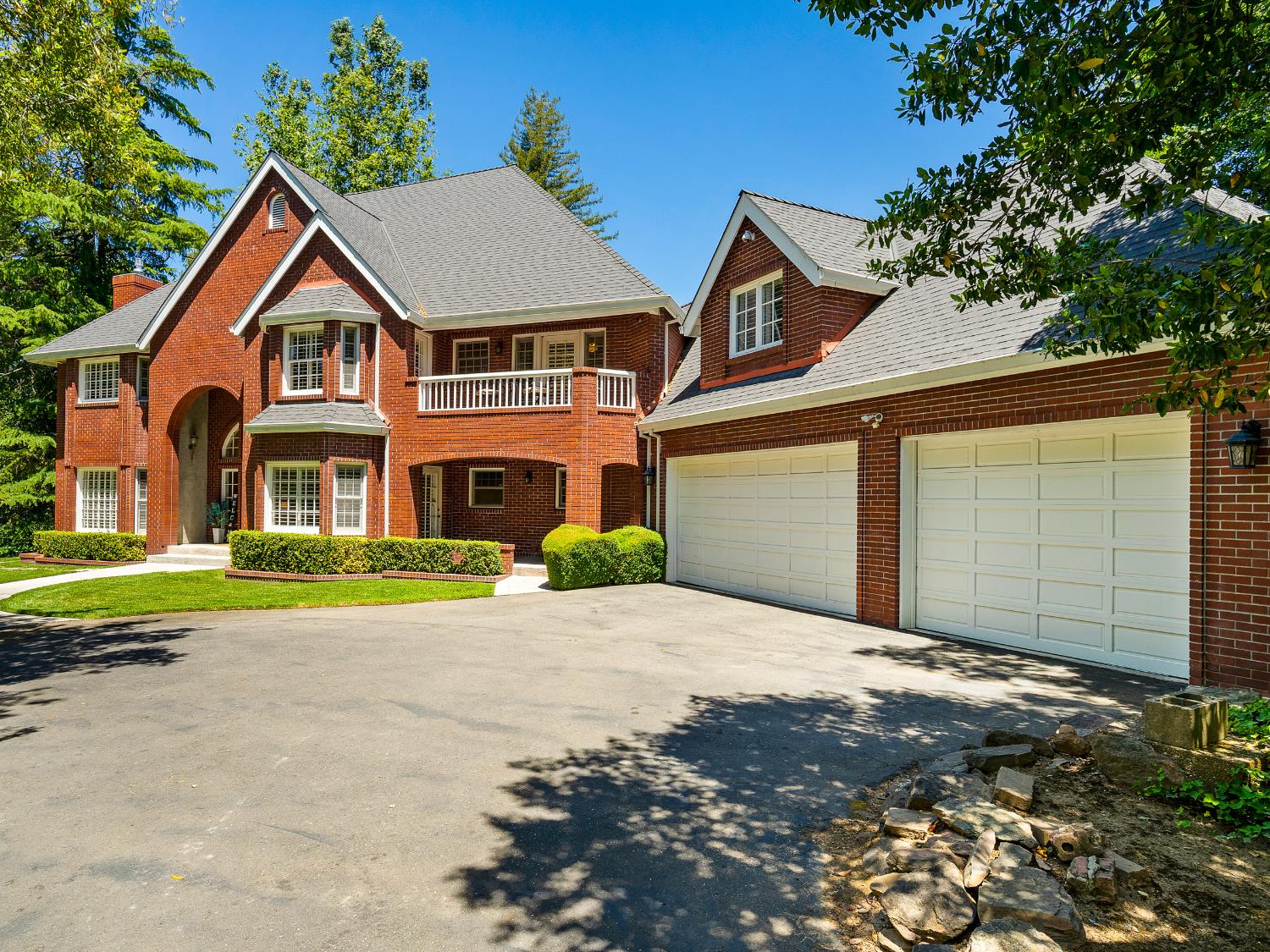 Detail Gallery Image 6 of 85 For 6809 Stanley Ave, Carmichael,  CA 95608 - 5 Beds | 4 Baths