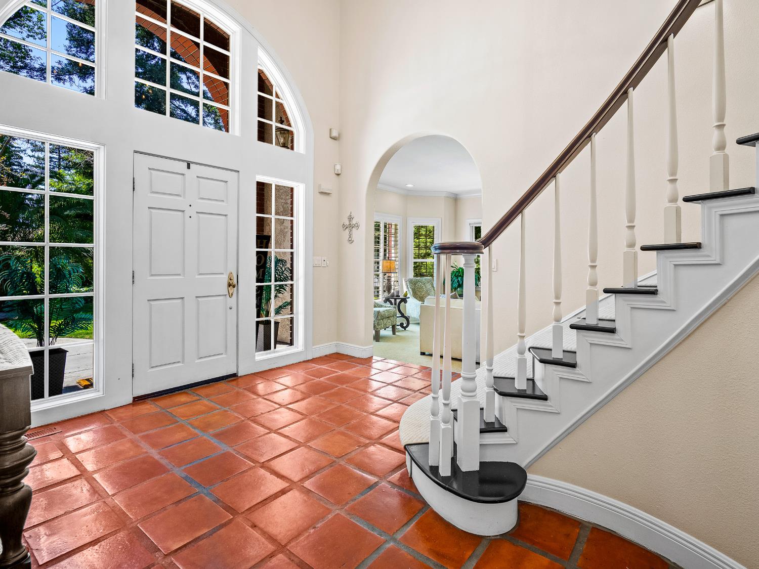 Detail Gallery Image 8 of 85 For 6809 Stanley Ave, Carmichael,  CA 95608 - 5 Beds | 4 Baths