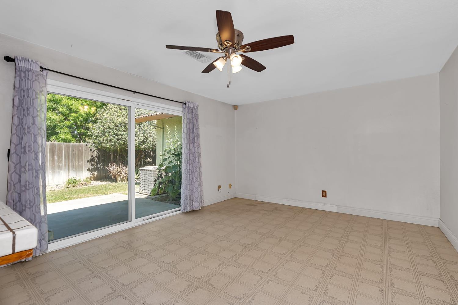 Detail Gallery Image 22 of 44 For 373 Foxmeadow Way, Los Banos,  CA 93635 - 4 Beds | 2 Baths