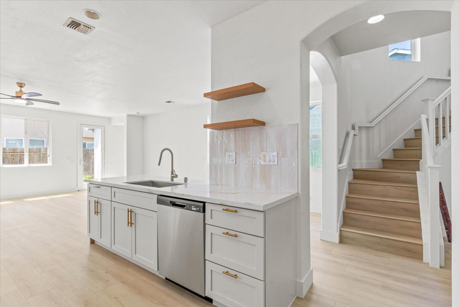 Detail Gallery Image 24 of 63 For 156 Bristol Way, Yuba City,  CA 95993 - 5 Beds | 2/1 Baths