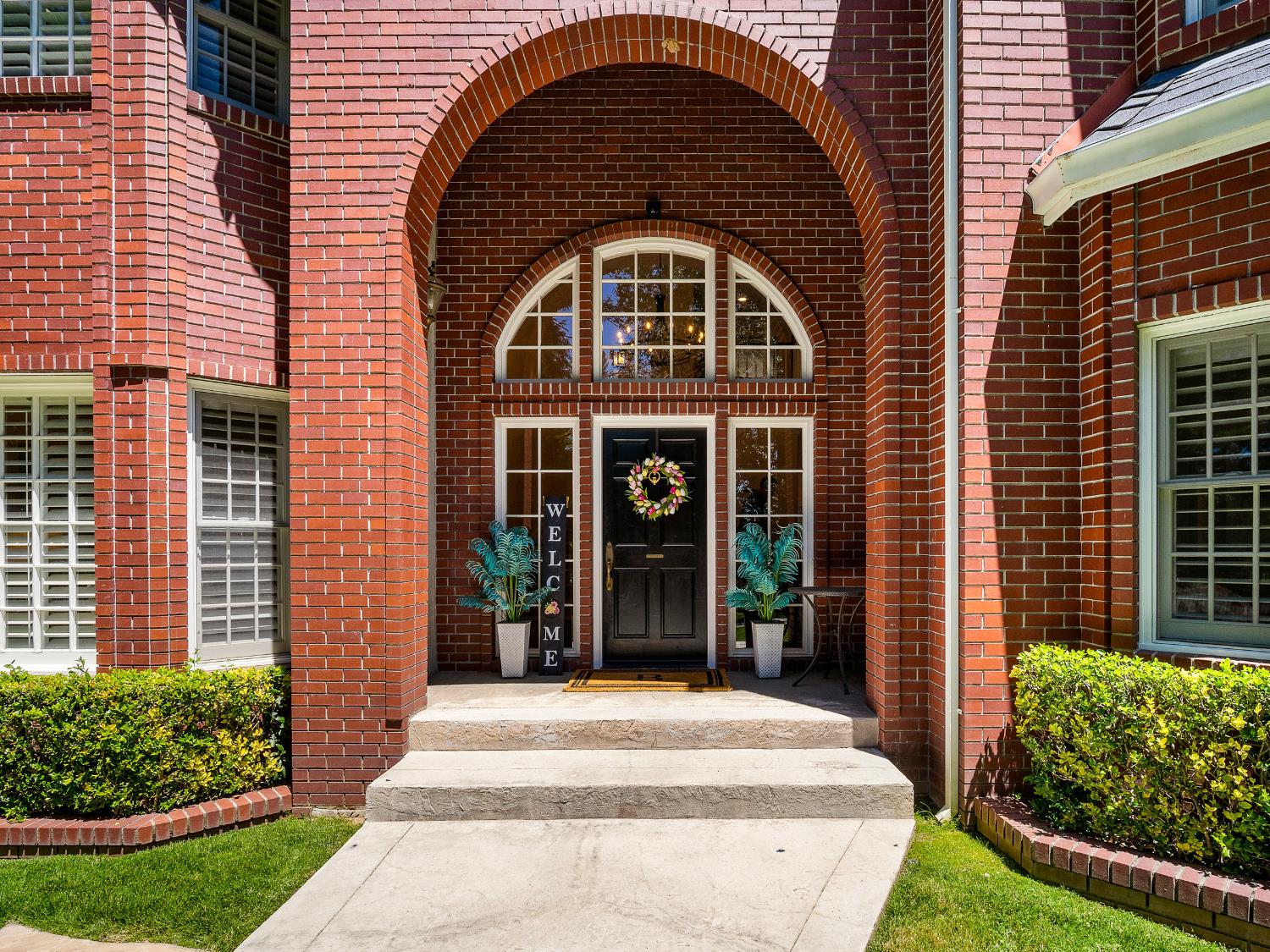Detail Gallery Image 7 of 85 For 6809 Stanley Ave, Carmichael,  CA 95608 - 5 Beds | 4 Baths