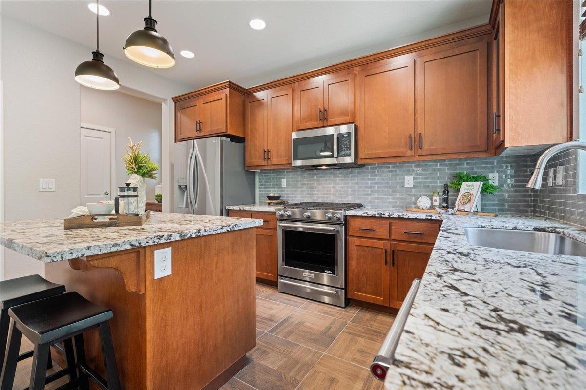 Detail Gallery Image 16 of 54 For 1032 Oakbriar Cir, Roseville,  CA 95747 - 4 Beds | 3 Baths
