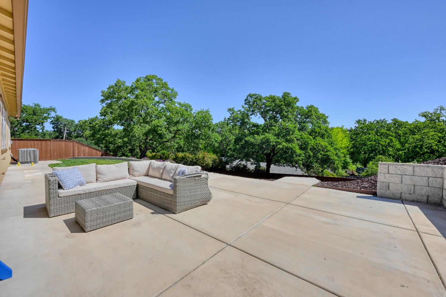 Detail Gallery Image 38 of 43 For 927 Greeley Ct, Cameron Park,  CA 95682 - 4 Beds | 3/1 Baths