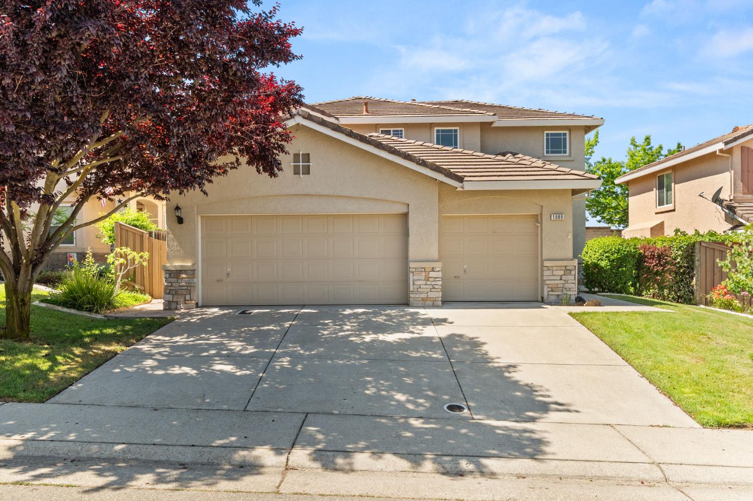 Detail Gallery Image 2 of 53 For 1889 Broadford Dr, Folsom,  CA 95630 - 4 Beds | 3 Baths