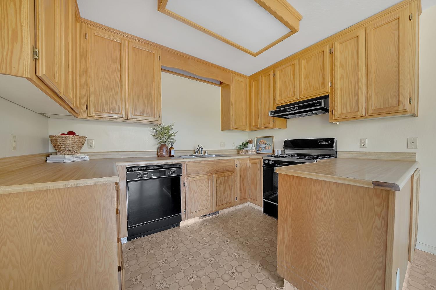 Detail Gallery Image 14 of 61 For 6816 Italian Vista Ct, Mokelumne Hill,  CA 95245 - 3 Beds | 2 Baths
