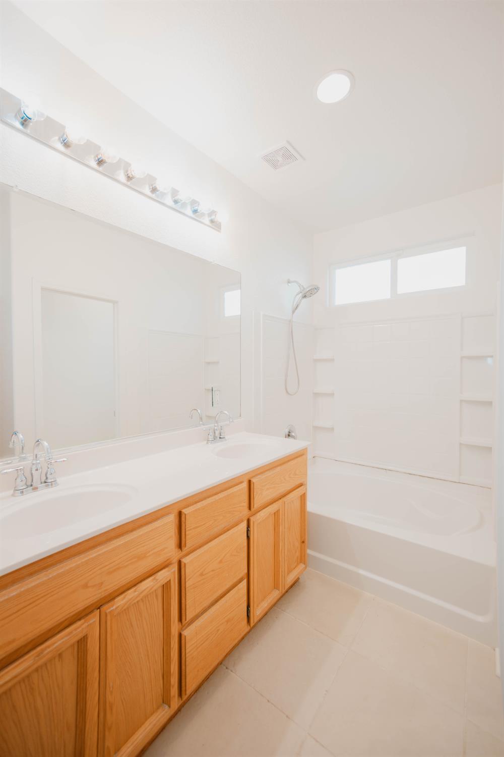 Detail Gallery Image 19 of 36 For 1187 W Kneebone Ct, Plumas Lake,  CA 95961 - 3 Beds | 2 Baths