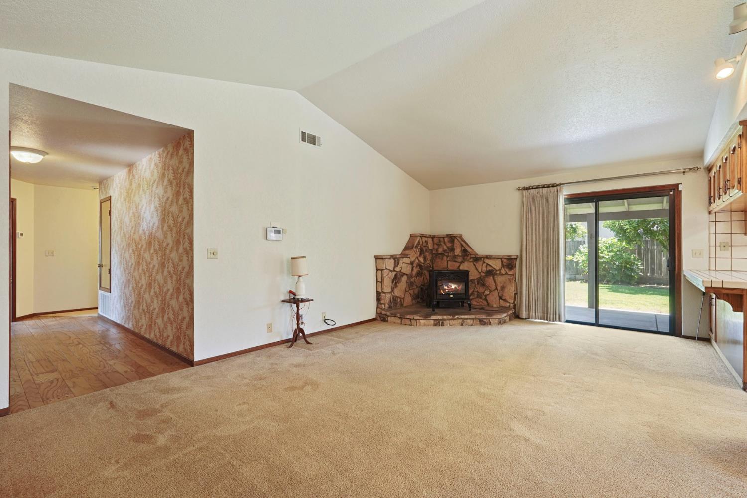 Detail Gallery Image 12 of 45 For 1268 Pheasant Hollow Way, Manteca,  CA 95336 - 3 Beds | 2 Baths