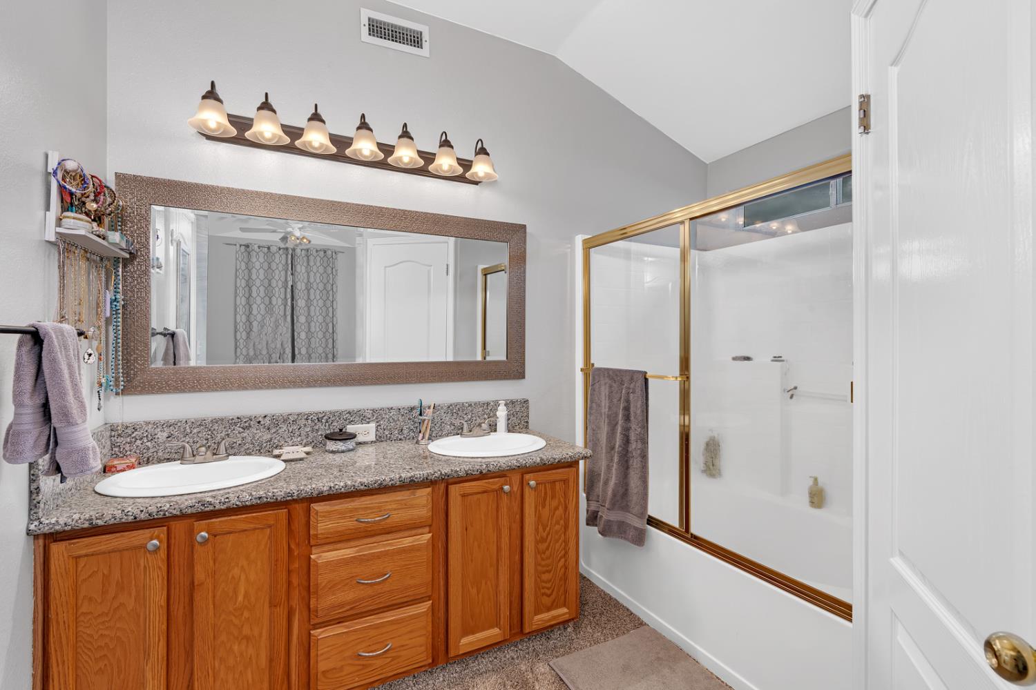 Detail Gallery Image 33 of 47 For 2200 Hanson Ave, Clovis,  CA 93611 - 3 Beds | 2 Baths
