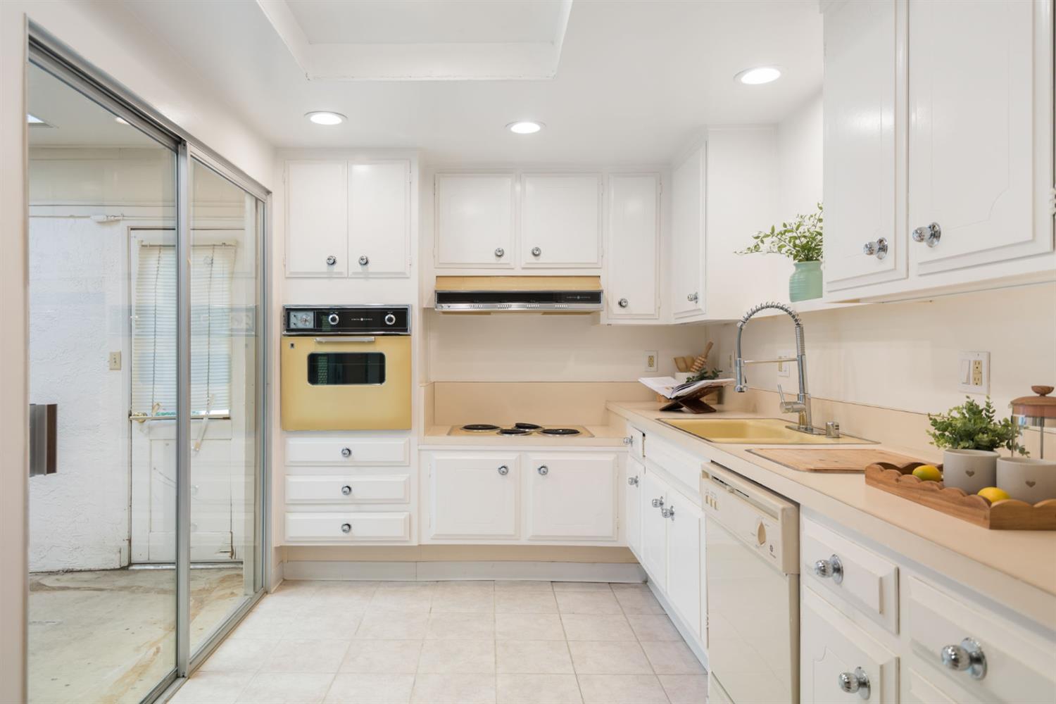 Detail Gallery Image 13 of 28 For 1833 Skycrest Dr #2,  Walnut Creek,  CA 94595 - 2 Beds | 2 Baths
