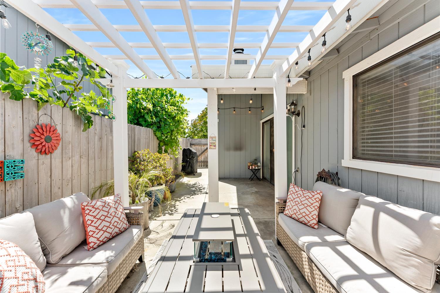 Detail Gallery Image 40 of 47 For 7679 Lakewood Park Dr, Sacramento,  CA 95828 - 2 Beds | 2 Baths