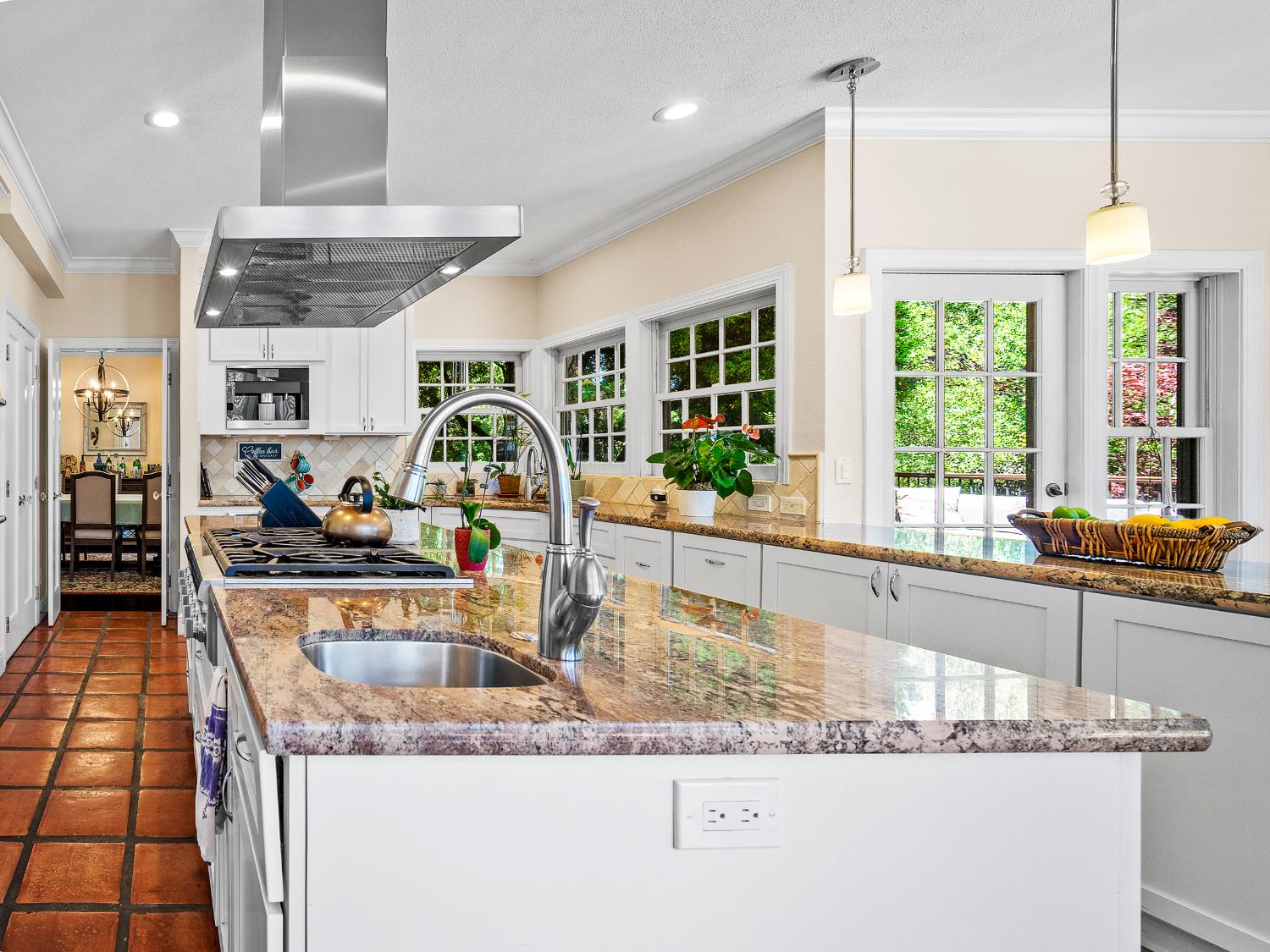 Detail Gallery Image 43 of 85 For 6809 Stanley Ave, Carmichael,  CA 95608 - 5 Beds | 4 Baths