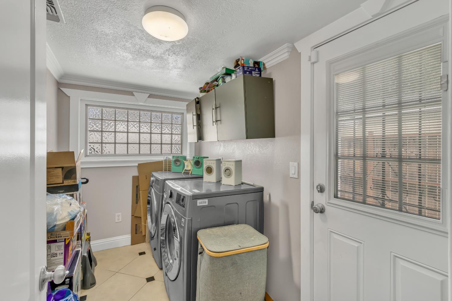 Detail Gallery Image 25 of 46 For 4345 48th St, Sacramento,  CA 95820 - 3 Beds | 2 Baths