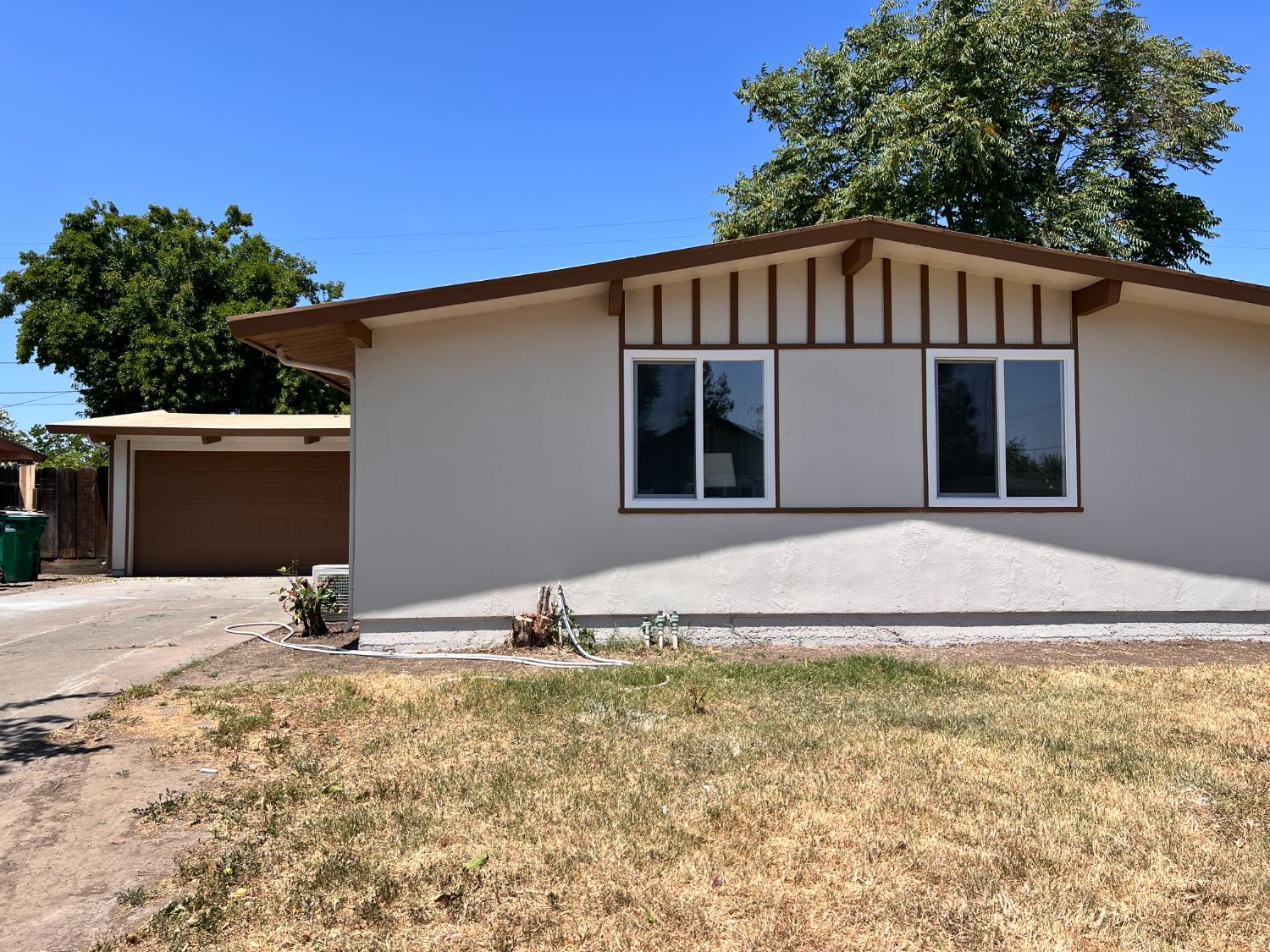 Detail Gallery Image 2 of 15 For 717 E Barrymore St, Stockton,  CA 95204 - 3 Beds | 1 Baths