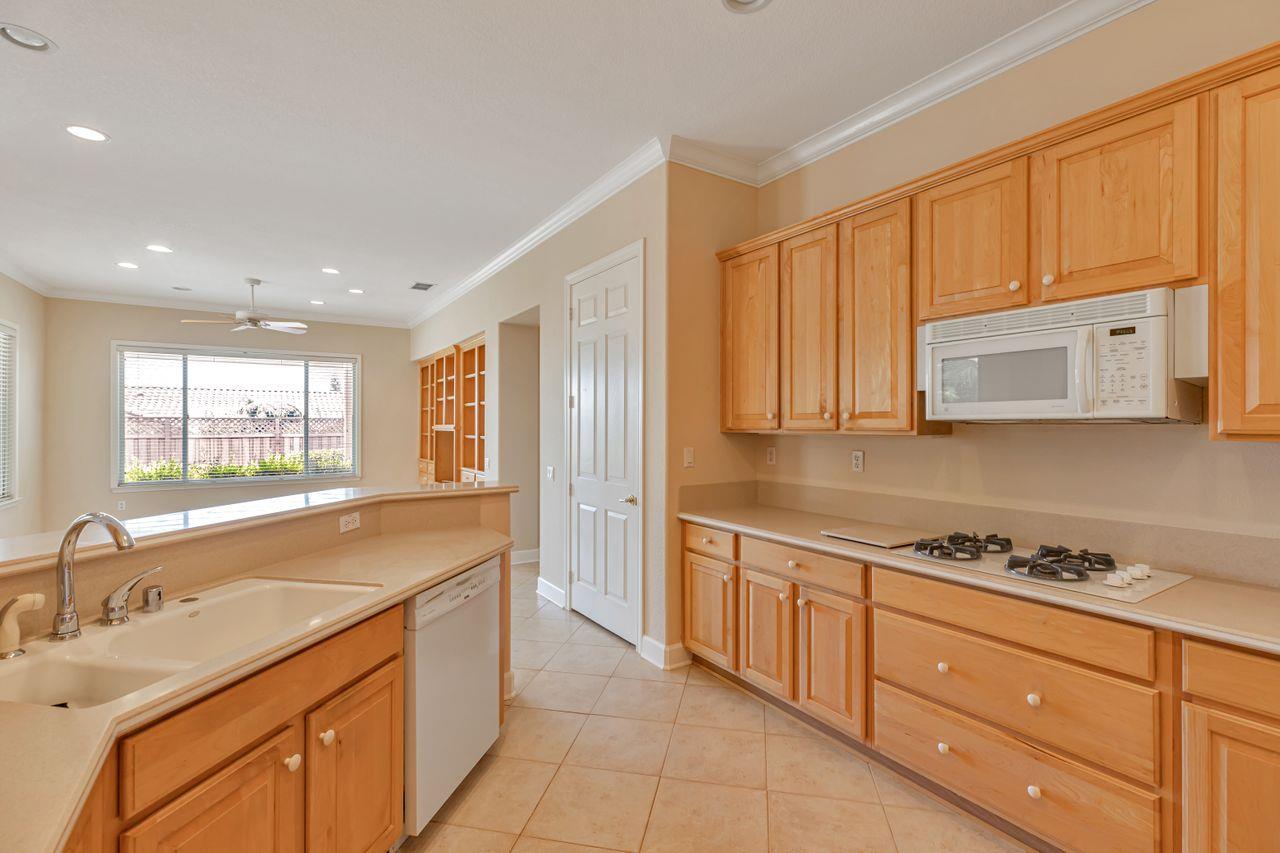 Detail Gallery Image 13 of 48 For 1161 Secret Lake Loop, Lincoln,  CA 95648 - 3 Beds | 2 Baths