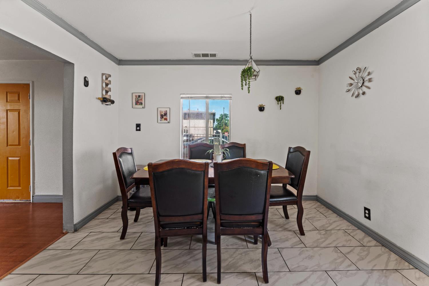 Detail Gallery Image 7 of 16 For 2344 Boxwood St, Sacramento,  CA 95815 - 3 Beds | 1 Baths