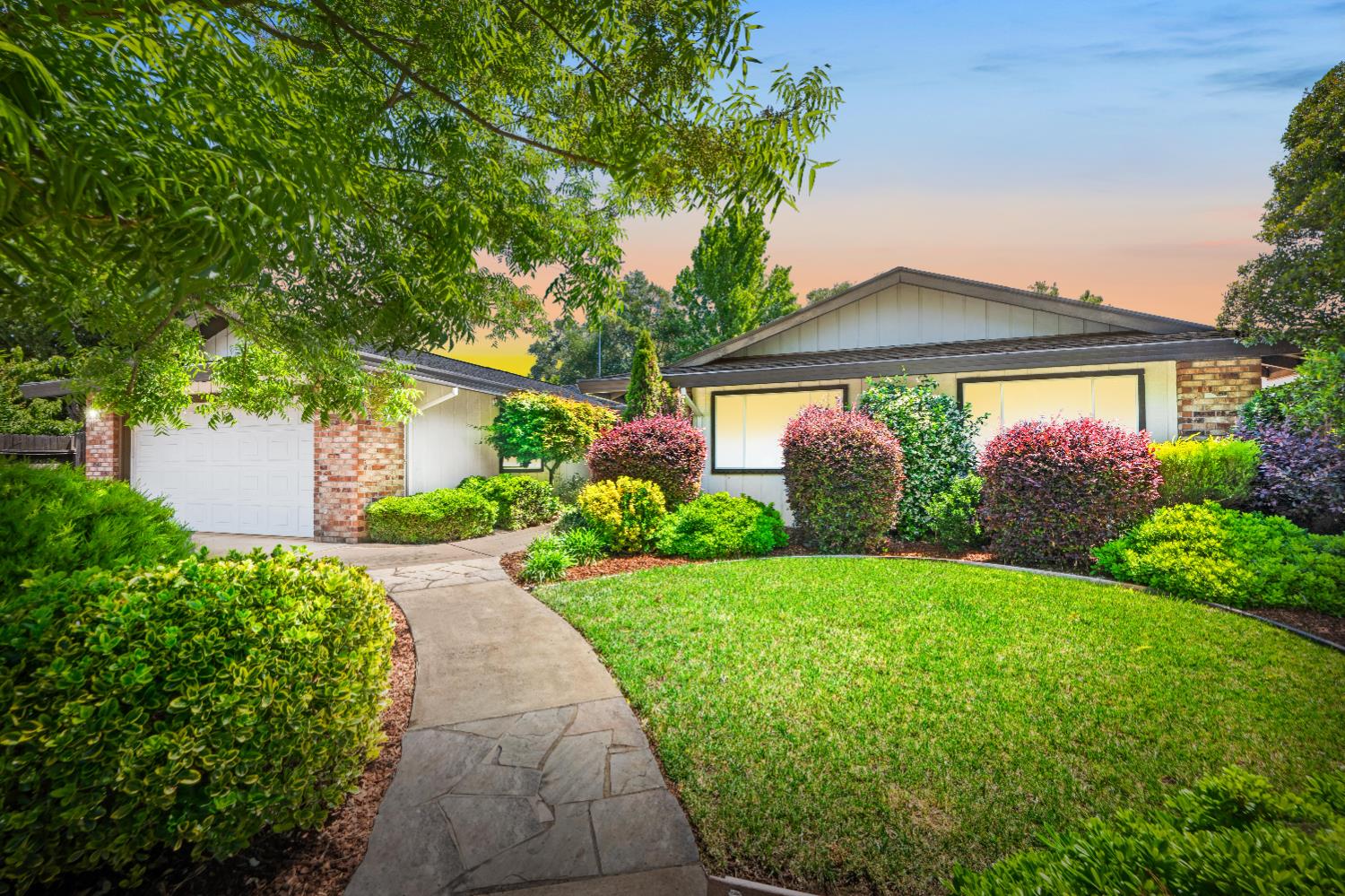 Detail Gallery Image 1 of 30 For 5030 Rimwood Dr, Fair Oaks,  CA 95628 - 3 Beds | 2 Baths