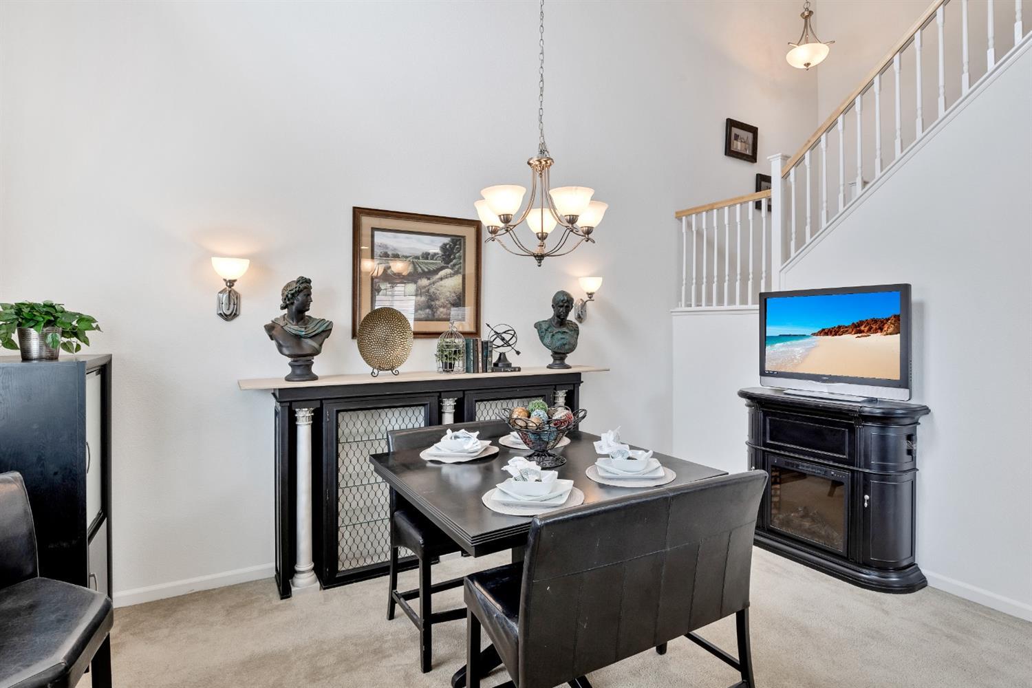 Detail Gallery Image 9 of 37 For 1708 Camino Real Way, Roseville,  CA 95747 - 3 Beds | 3/1 Baths