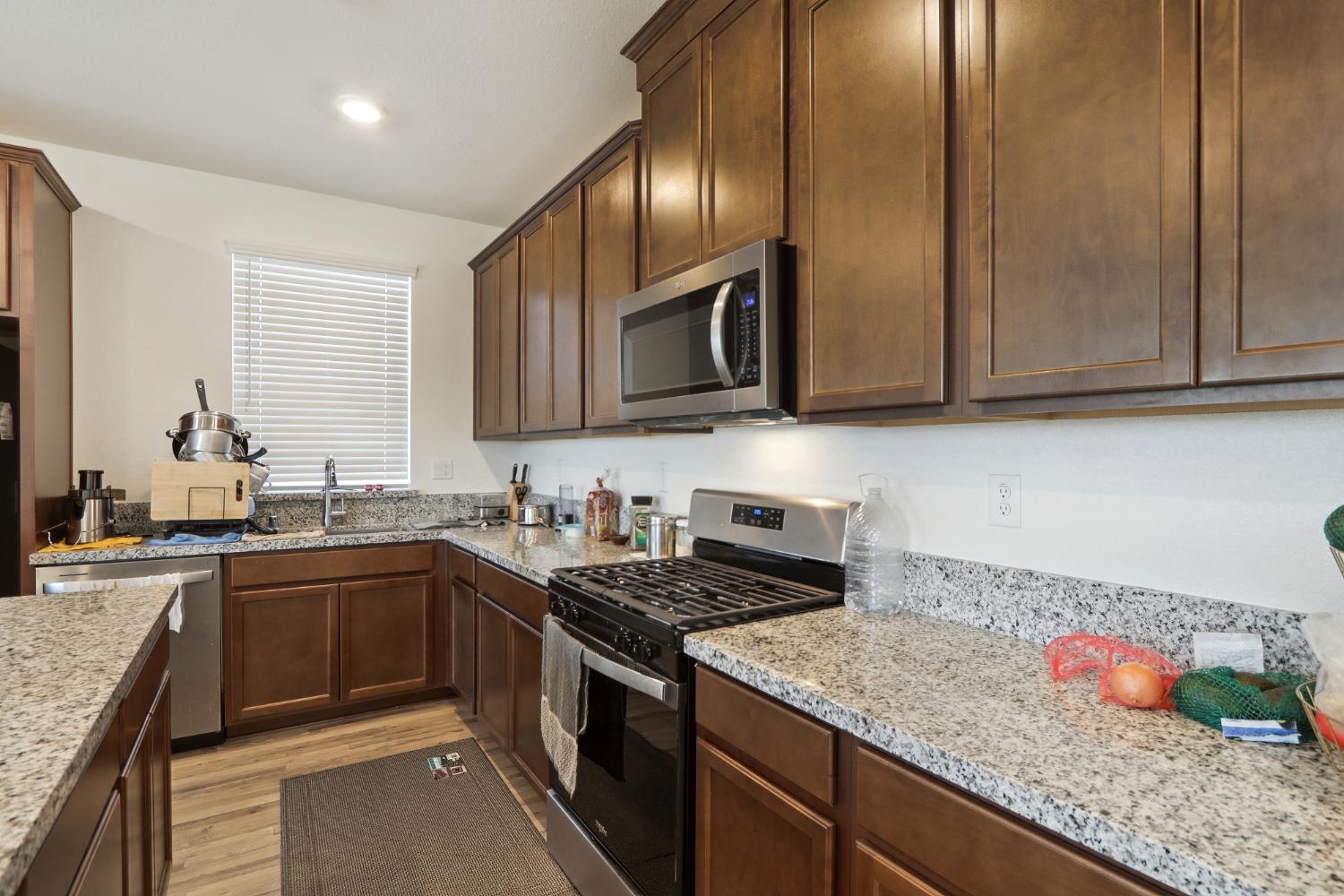 Detail Gallery Image 12 of 37 For 8628 Lakha Cir, Sacramento,  CA 95828 - 4 Beds | 2 Baths