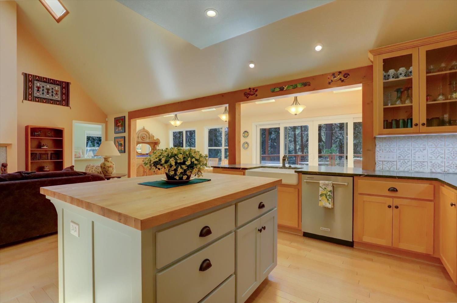Detail Gallery Image 24 of 99 For 13459 Bass Trail, Grass Valley,  CA 95945 - 4 Beds | 3 Baths