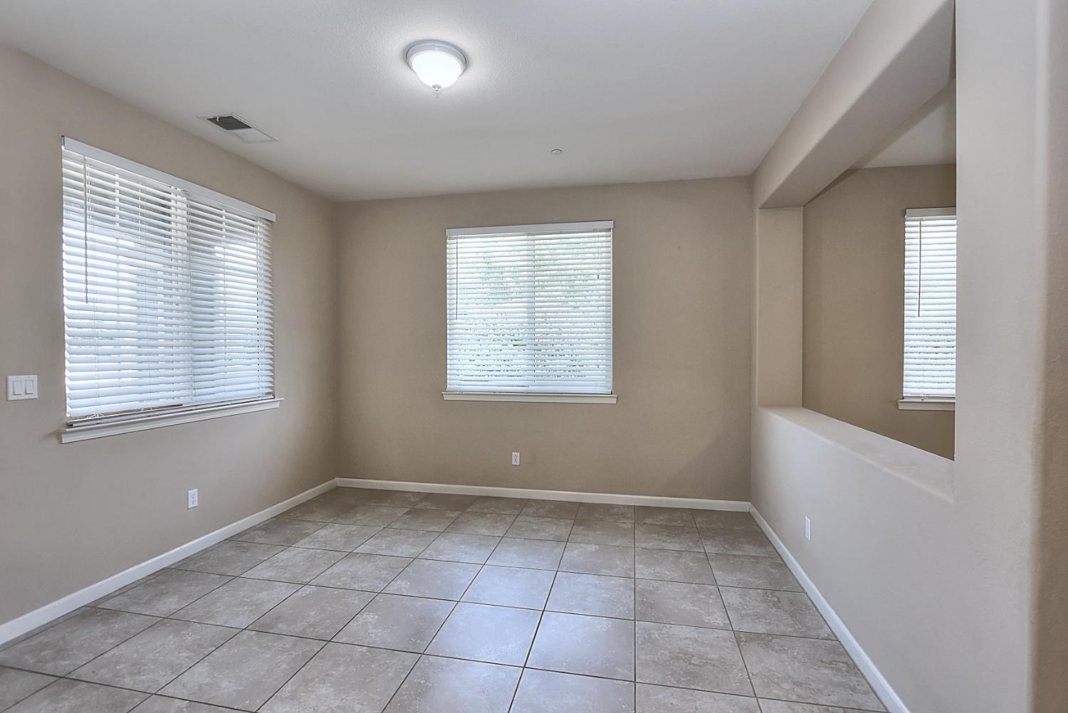 Detail Gallery Image 7 of 57 For 8012 Spiess Ct, Elk Grove,  CA 95757 - 4 Beds | 2 Baths