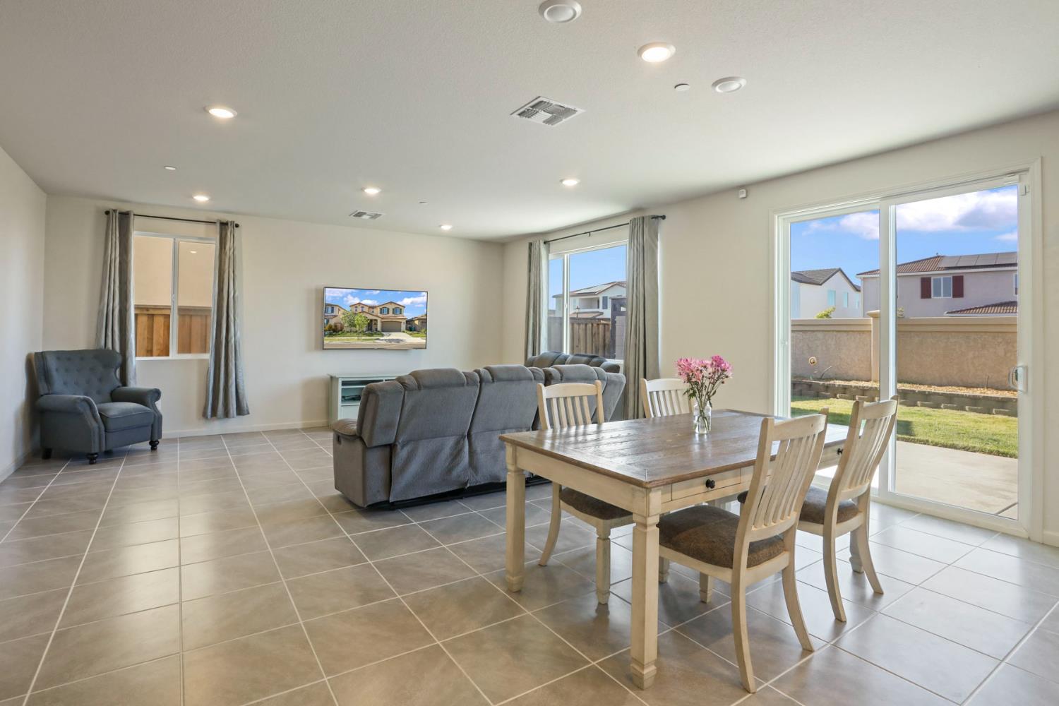 Detail Gallery Image 21 of 64 For 6925 Foraker Dr, Stockton,  CA 95219 - 5 Beds | 3/1 Baths