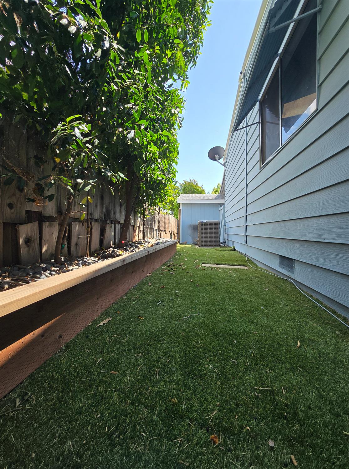 Detail Gallery Image 10 of 43 For 94 Bentley Ave, Sacramento,  CA 95823 - 3 Beds | 2 Baths