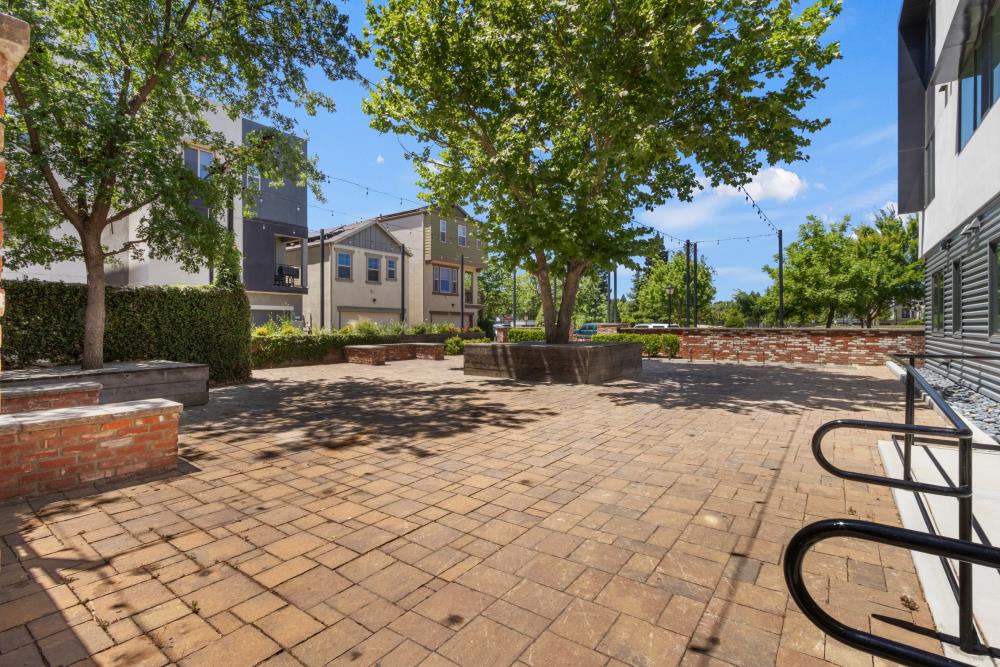 Detail Gallery Image 58 of 73 For 451 Tailoff Ln #401,  Sacramento,  CA 95818 - 2 Beds | 3 Baths