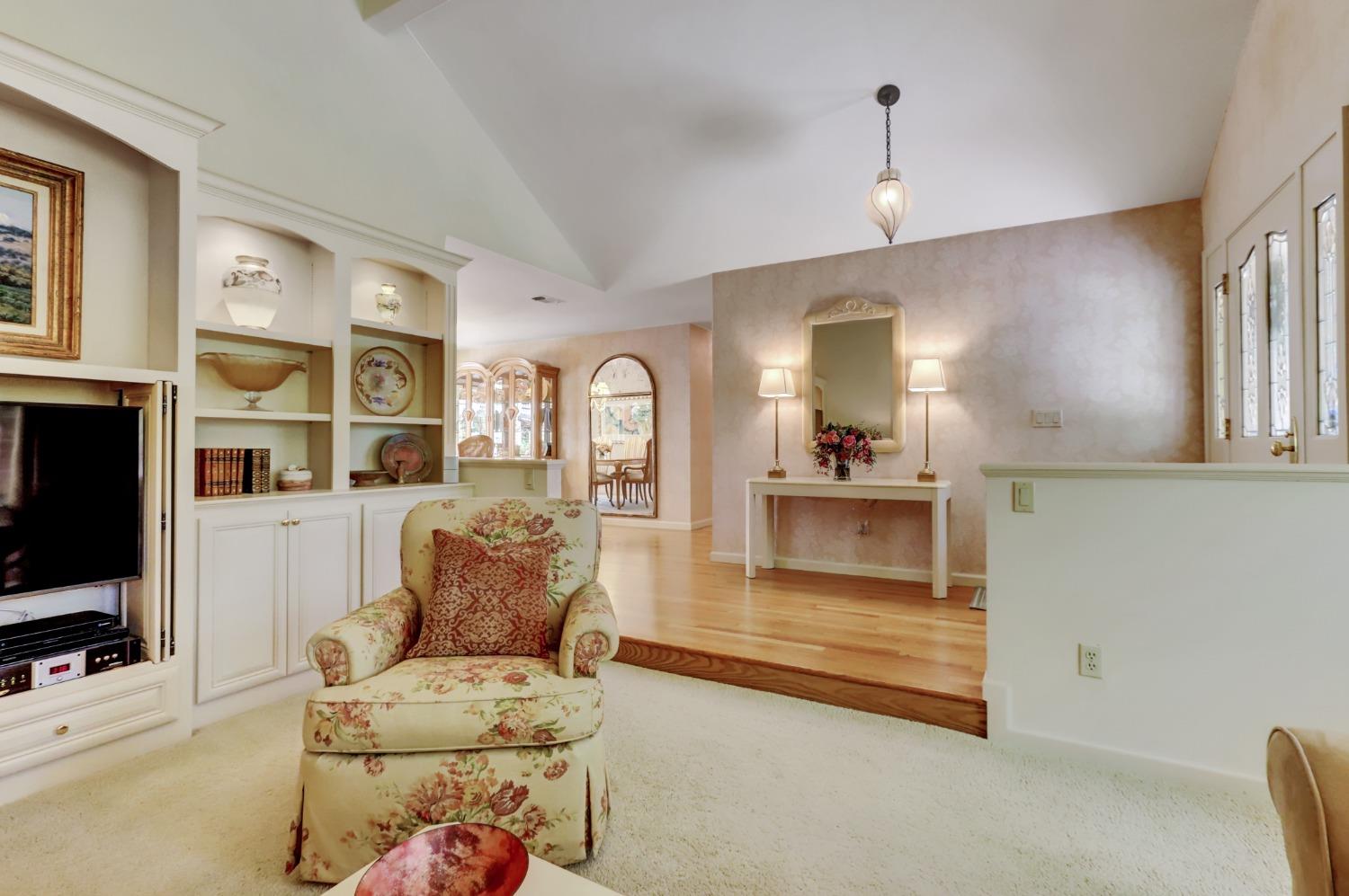 Detail Gallery Image 10 of 99 For 16949 Round Valley Cir, Grass Valley,  CA 95949 - 3 Beds | 2/1 Baths