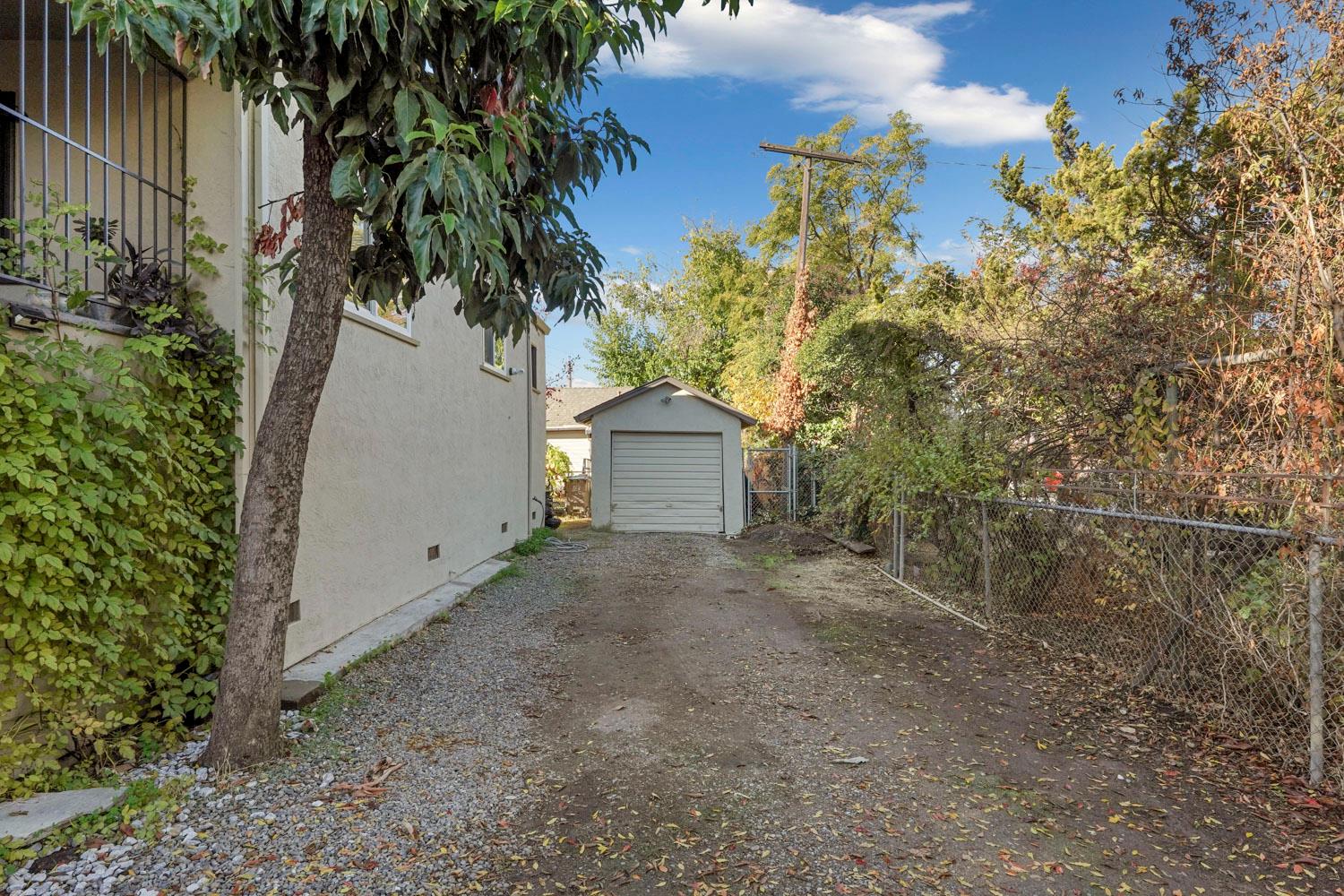 Detail Gallery Image 25 of 40 For 1129 S Lincoln St, Stockton,  CA 95206 - 3 Beds | 2 Baths