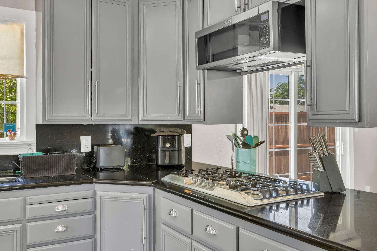 Detail Gallery Image 22 of 46 For 4345 48th St, Sacramento,  CA 95820 - 3 Beds | 2 Baths