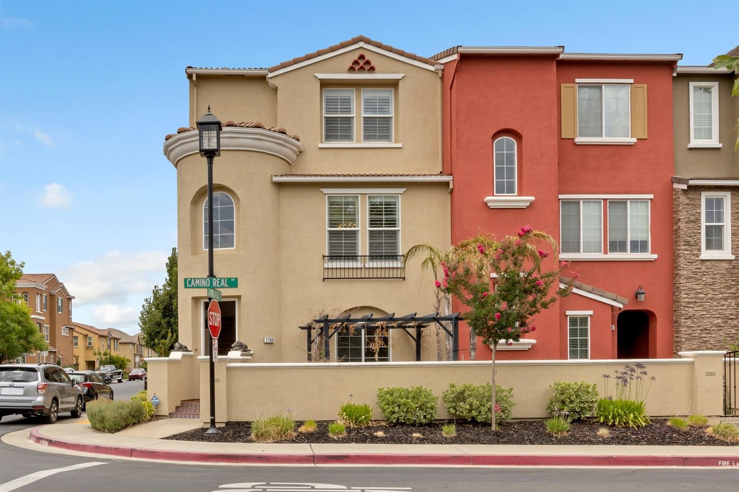 Detail Gallery Image 1 of 37 For 1708 Camino Real Way, Roseville,  CA 95747 - 3 Beds | 3/1 Baths