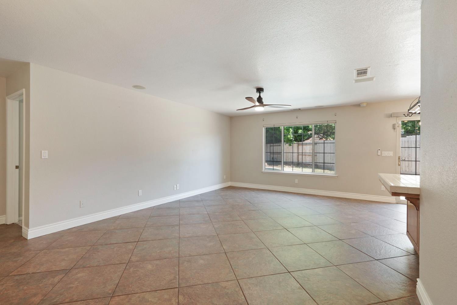 Detail Gallery Image 18 of 43 For 2903 Raintree Ct., Stockton,  CA 95219 - 3 Beds | 2 Baths