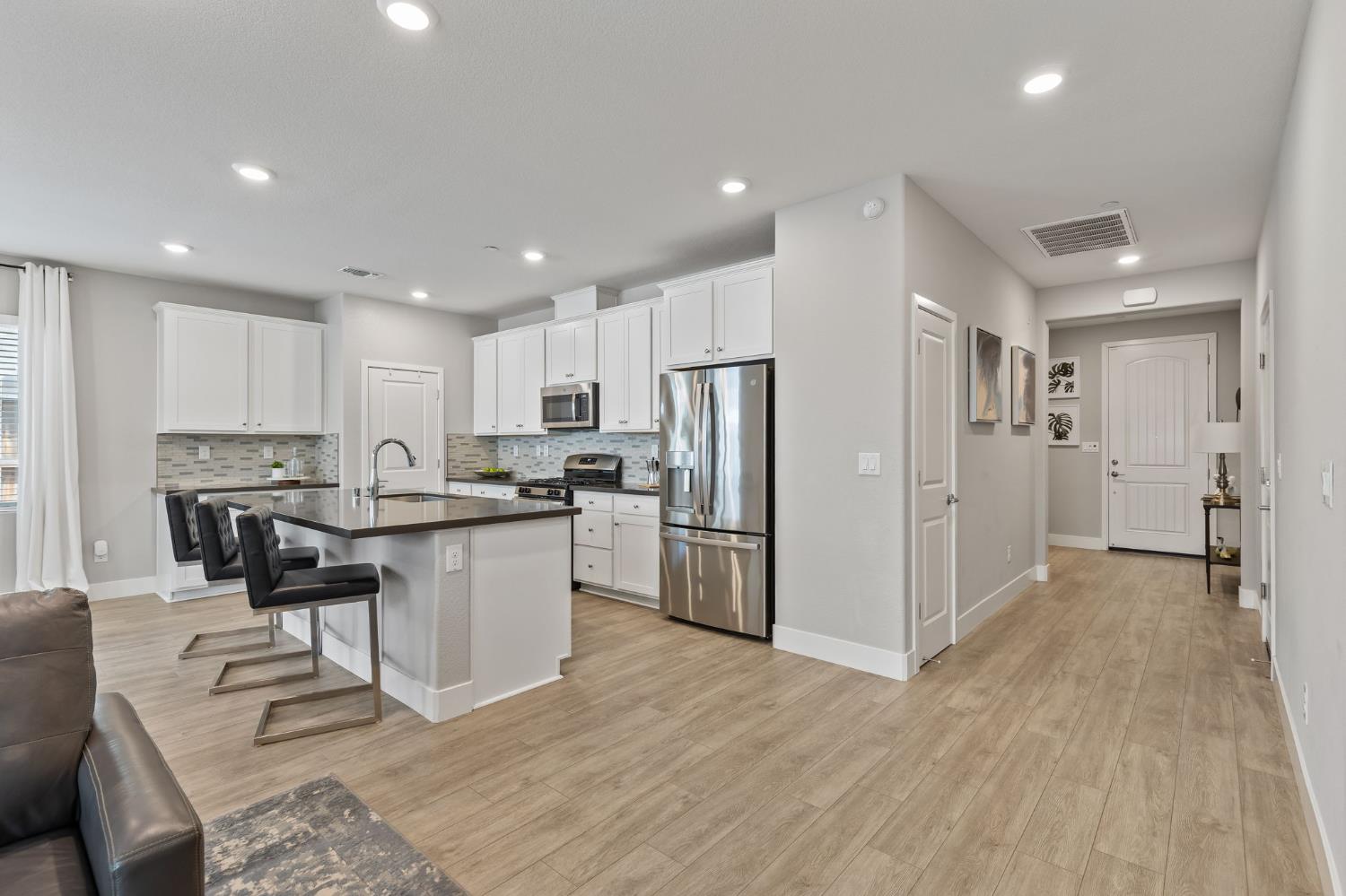 Detail Gallery Image 4 of 47 For 672 Chiselville Ln, Lincoln,  CA 95648 - 3 Beds | 2 Baths
