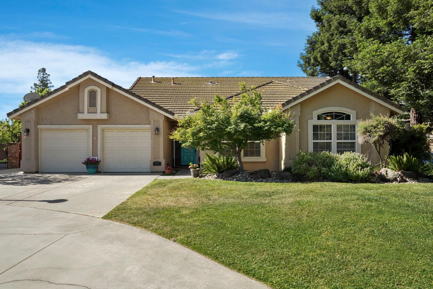 Detail Gallery Image 1 of 36 For 890 Alder Pl, Lodi,  CA 95242 - 3 Beds | 2 Baths