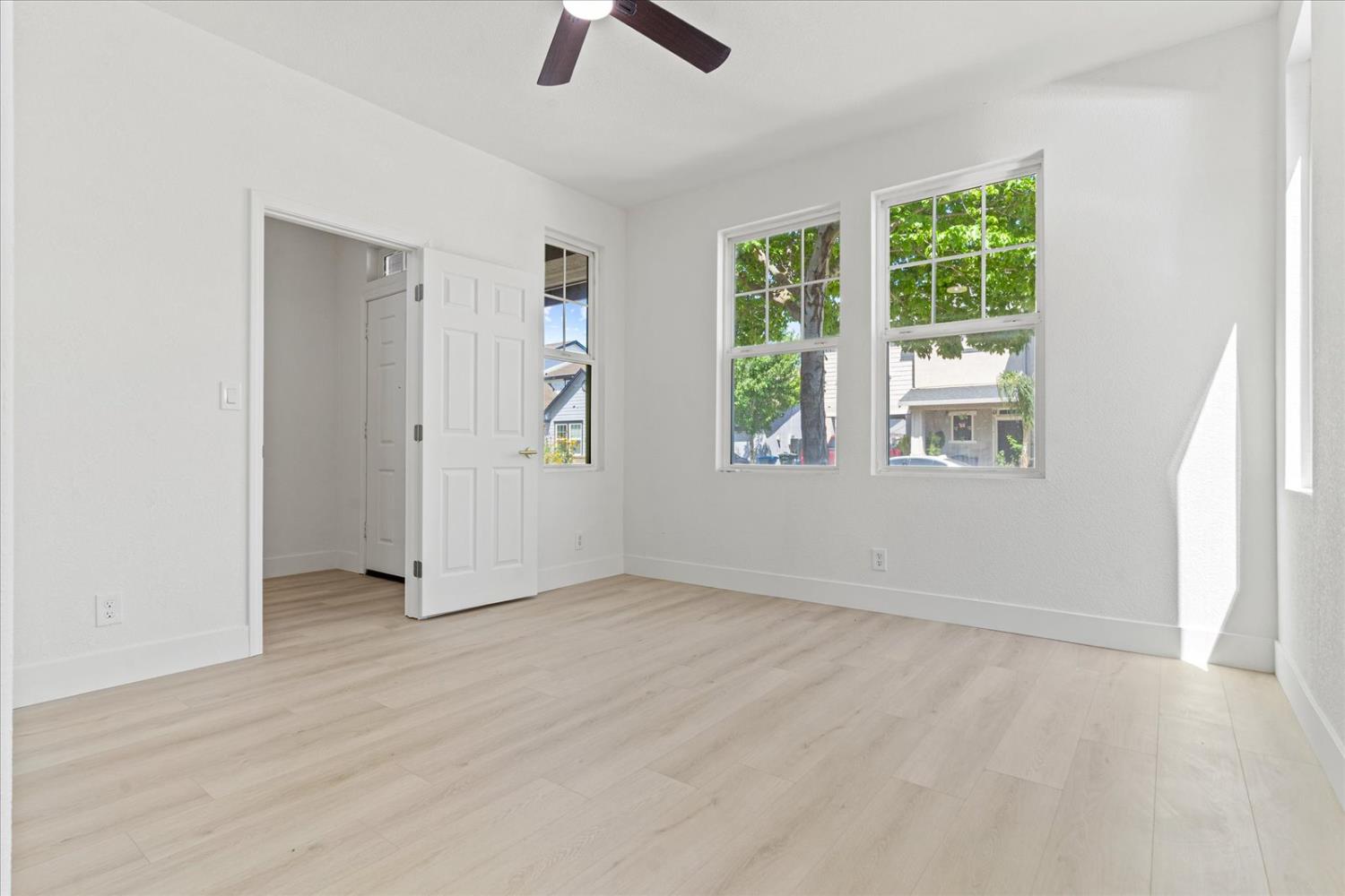 Detail Gallery Image 11 of 63 For 156 Bristol Way, Yuba City,  CA 95993 - 5 Beds | 2/1 Baths