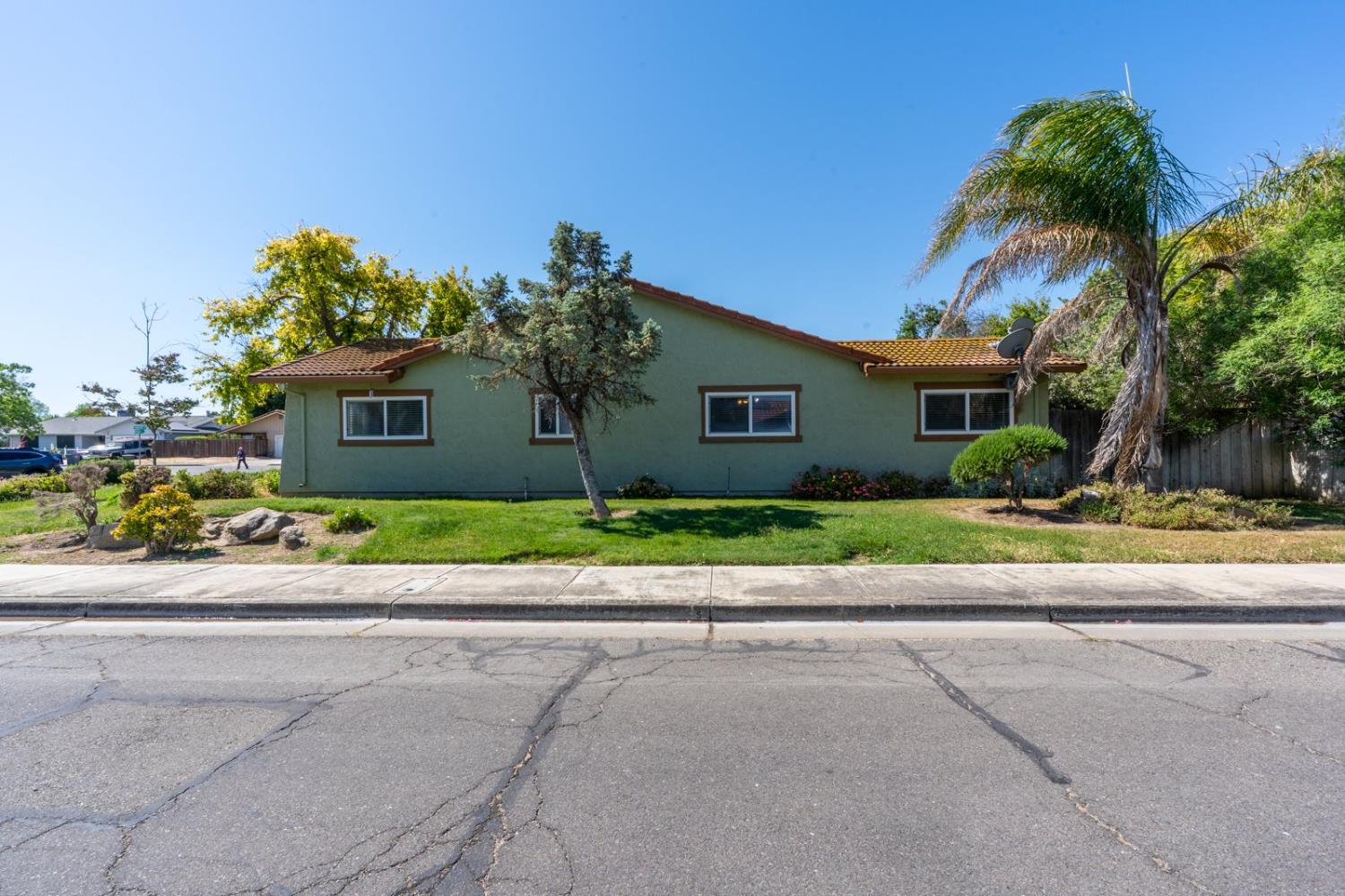 Detail Gallery Image 5 of 44 For 373 Foxmeadow Way, Los Banos,  CA 93635 - 4 Beds | 2 Baths