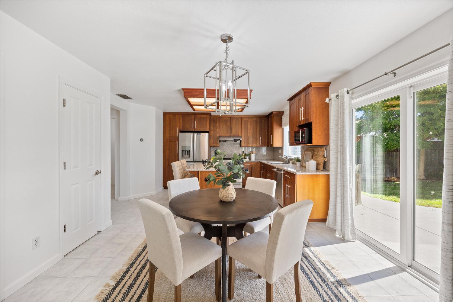 Detail Gallery Image 16 of 40 For 2929 Turnbuckle Cir, Elk Grove,  CA 95758 - 4 Beds | 2/1 Baths