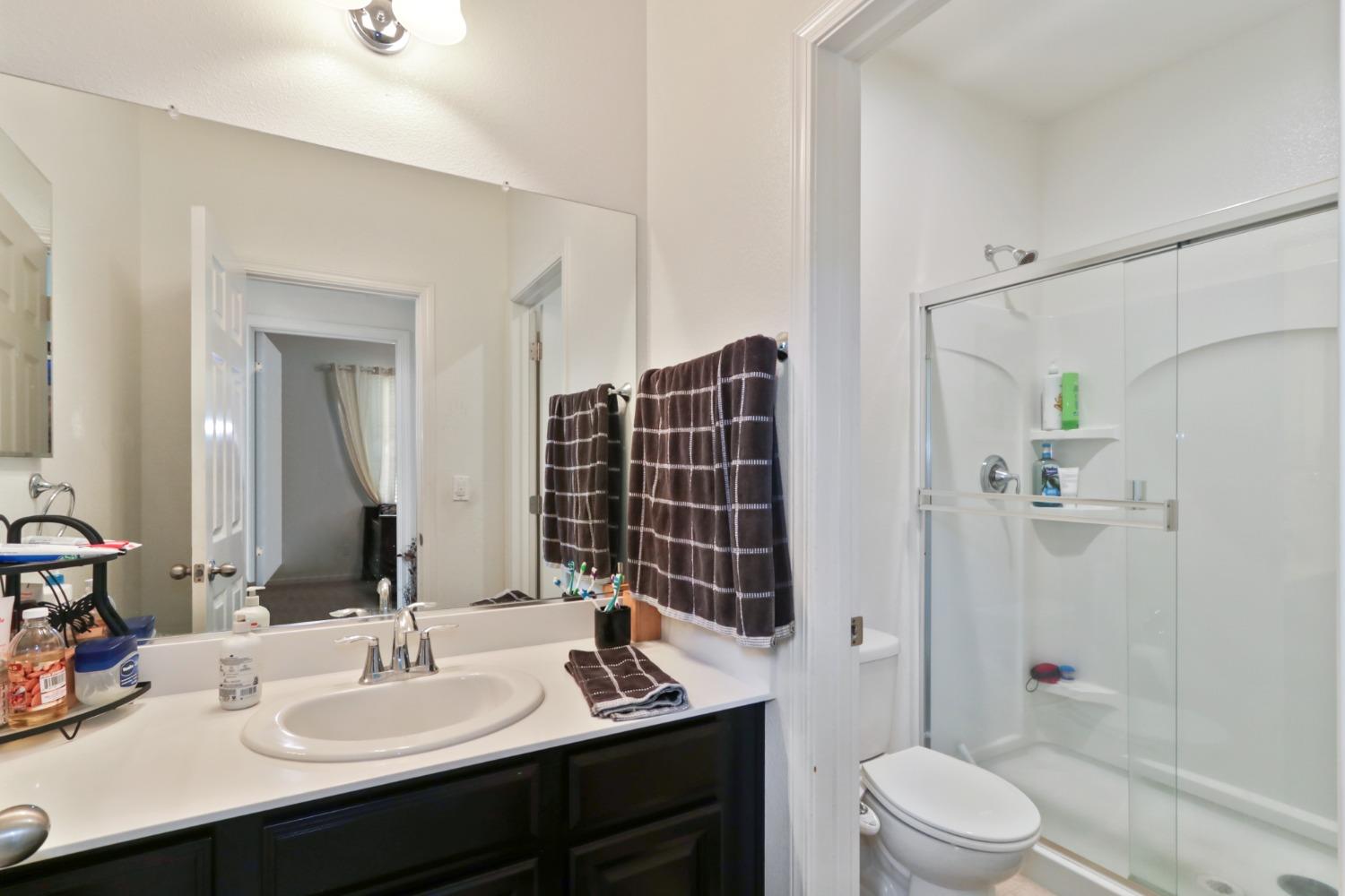 Detail Gallery Image 22 of 45 For 2015 Davis St, Woodland,  CA 95776 - 5 Beds | 3 Baths