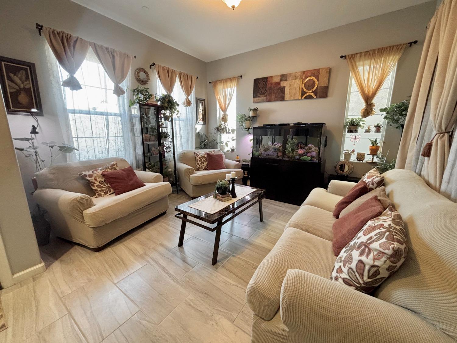 Detail Gallery Image 3 of 15 For 4348 Natomas Central Dr, Sacramento,  CA 95834 - 3 Beds | 2/1 Baths