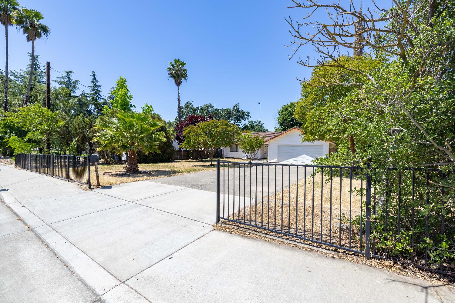 Detail Gallery Image 3 of 40 For 5541 Mariposa Ave, Citrus Heights,  CA 95610 - 3 Beds | 2 Baths