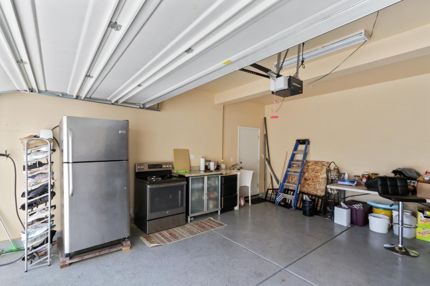 Detail Gallery Image 41 of 45 For 2015 Davis St, Woodland,  CA 95776 - 5 Beds | 3 Baths