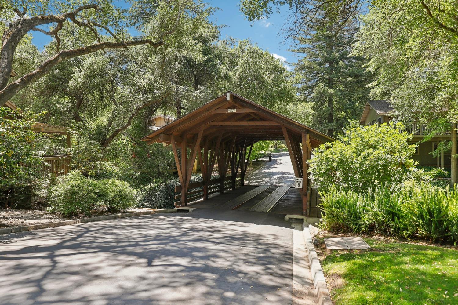 Detail Gallery Image 3 of 47 For 84 Riverknoll Pl, Carmichael,  CA 95608 - 2 Beds | 2/1 Baths