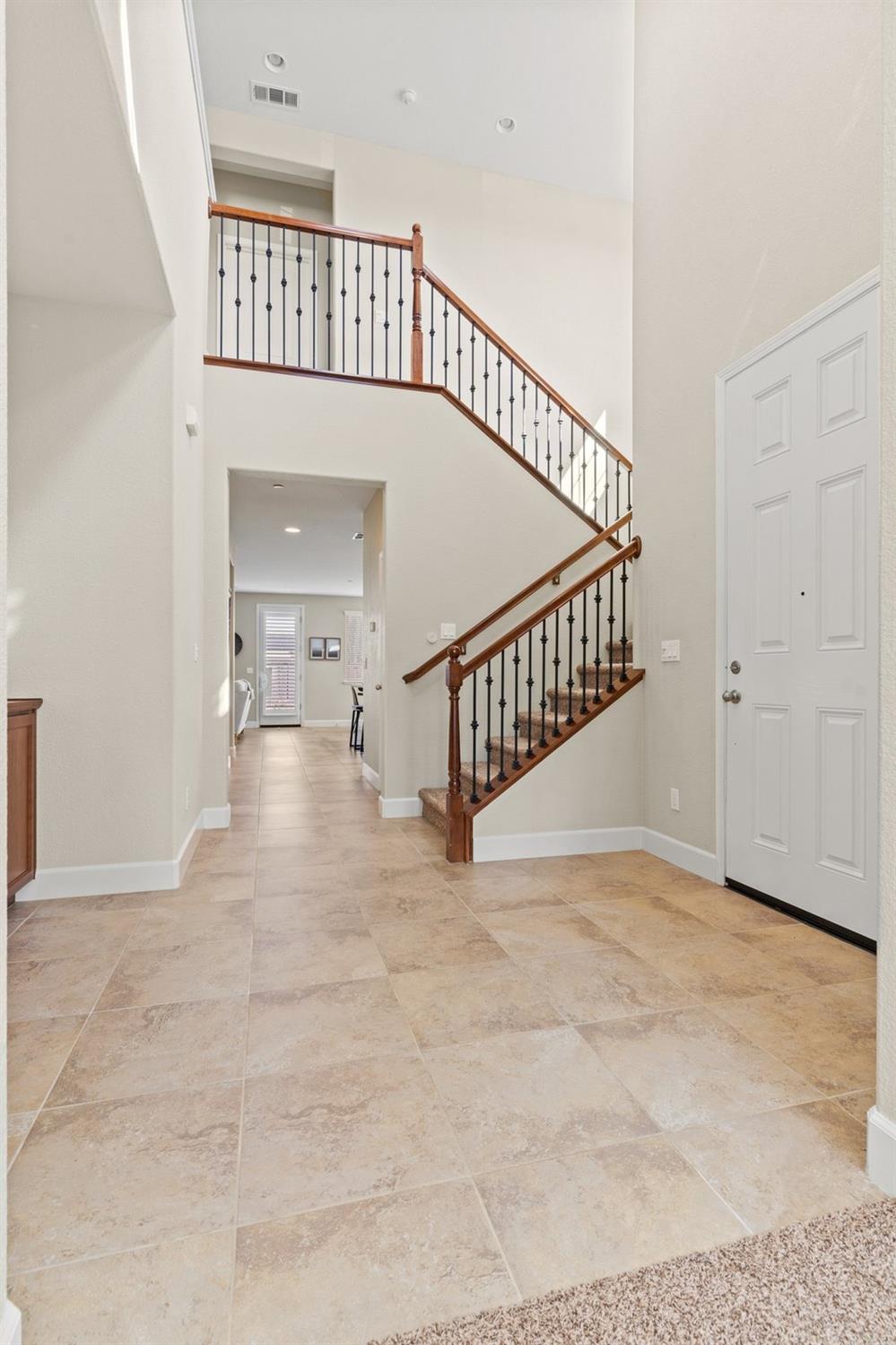 Detail Gallery Image 9 of 73 For 6307 Lookout Pass Way, Rocklin,  CA 95765 - 4 Beds | 3/1 Baths