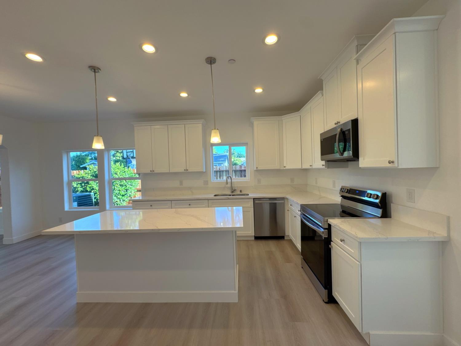 Detail Gallery Image 9 of 37 For 4825 36th St, Sacramento,  CA 95820 - 3 Beds | 2 Baths