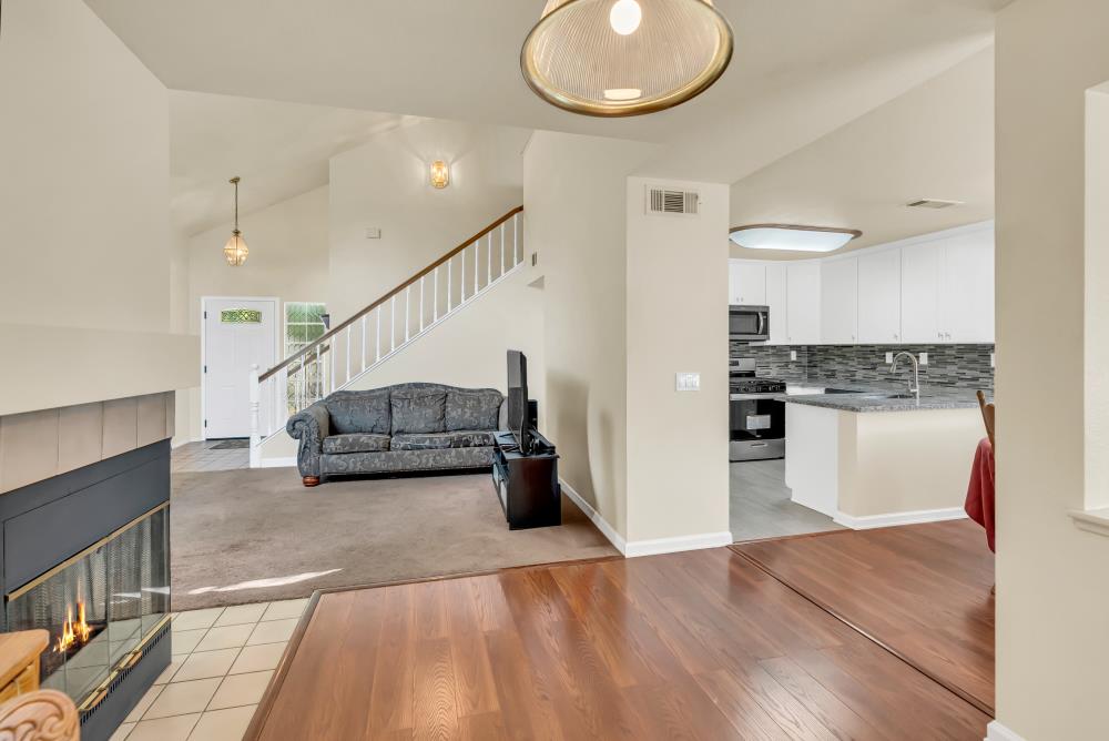 Detail Gallery Image 10 of 46 For 9004 Beryl Creek Way, Elk Grove,  CA 95758 - 3 Beds | 2/1 Baths