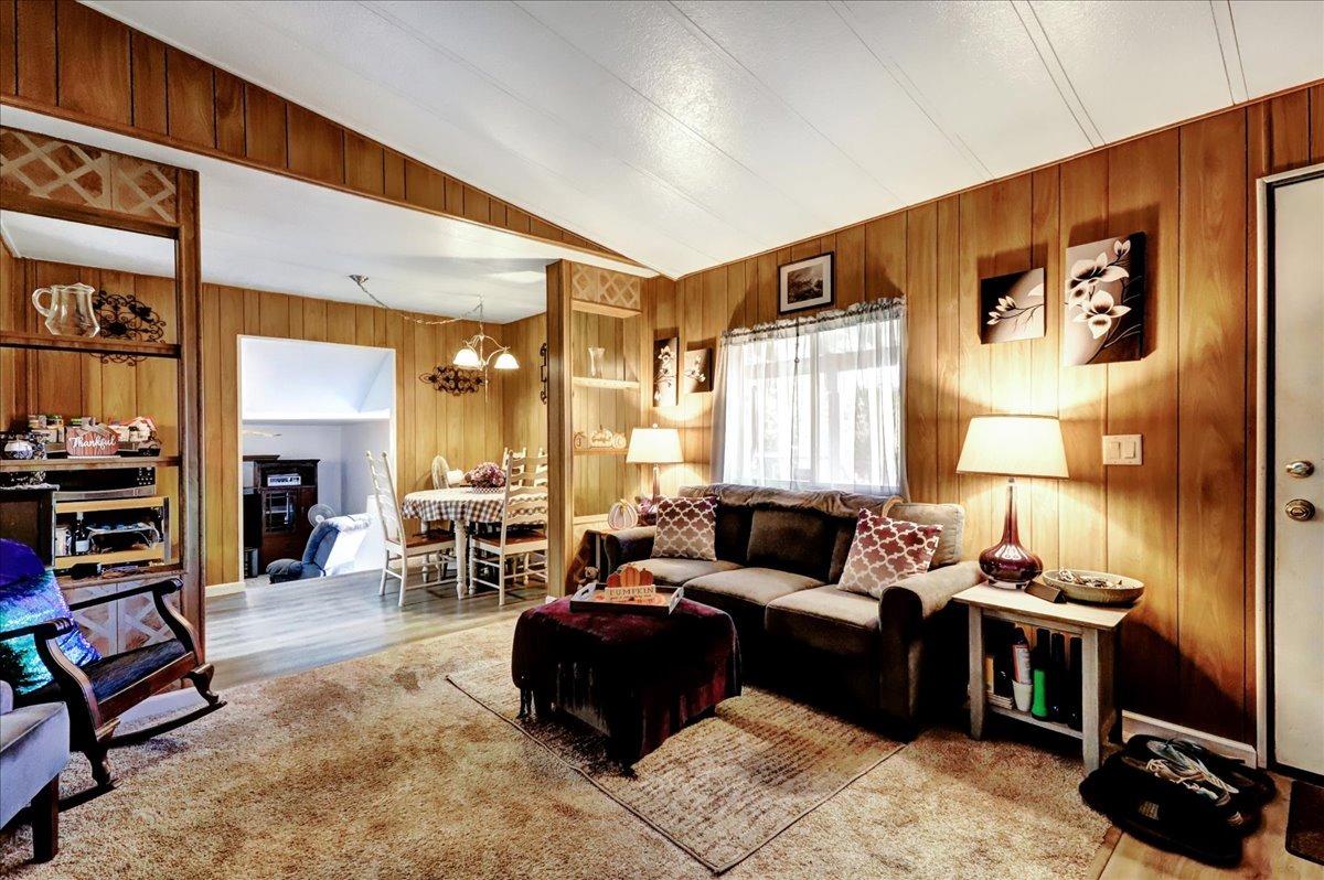 Detail Gallery Image 3 of 59 For 12710 Rough and Ready Rd, Rough And Ready,  CA 95975 - 2 Beds | 3 Baths
