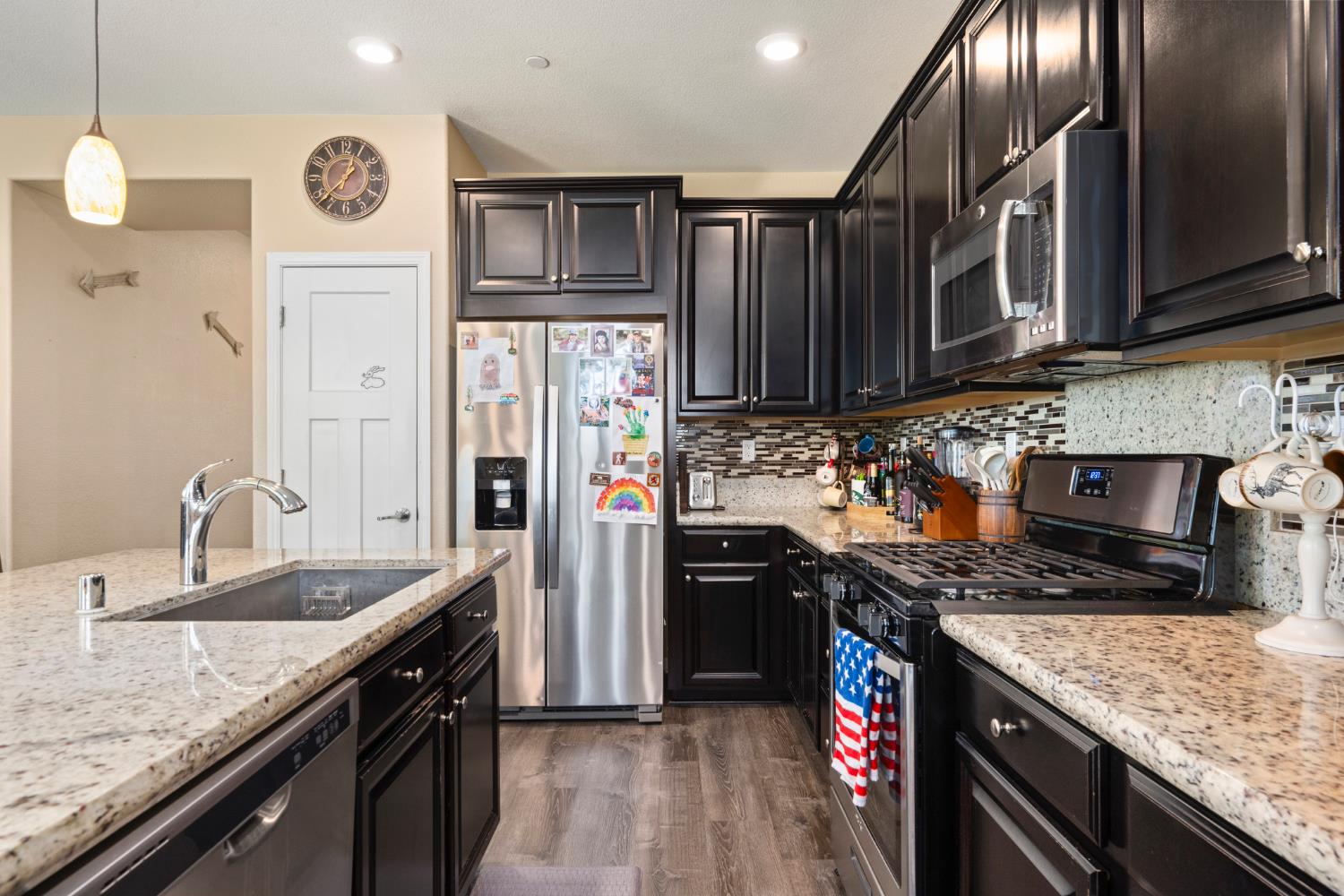 Detail Gallery Image 16 of 44 For 4811 Copper Sunset Way, Rancho Cordova,  CA 95742 - 5 Beds | 3 Baths