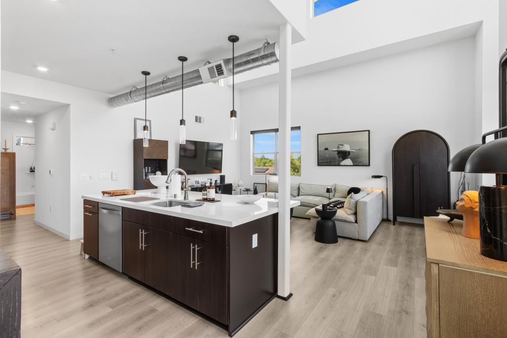 Detail Gallery Image 3 of 73 For 451 Tailoff Ln #401,  Sacramento,  CA 95818 - 2 Beds | 3 Baths
